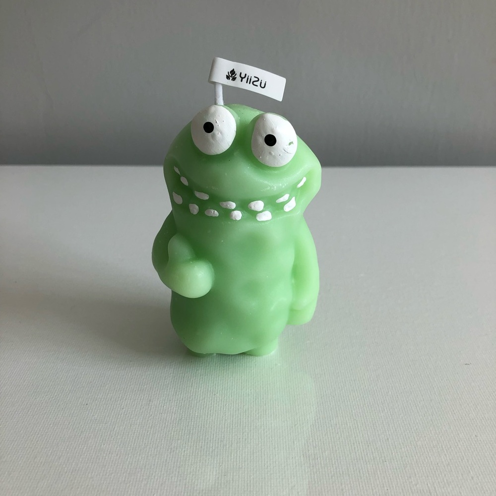 Green monster aromatherapy candle